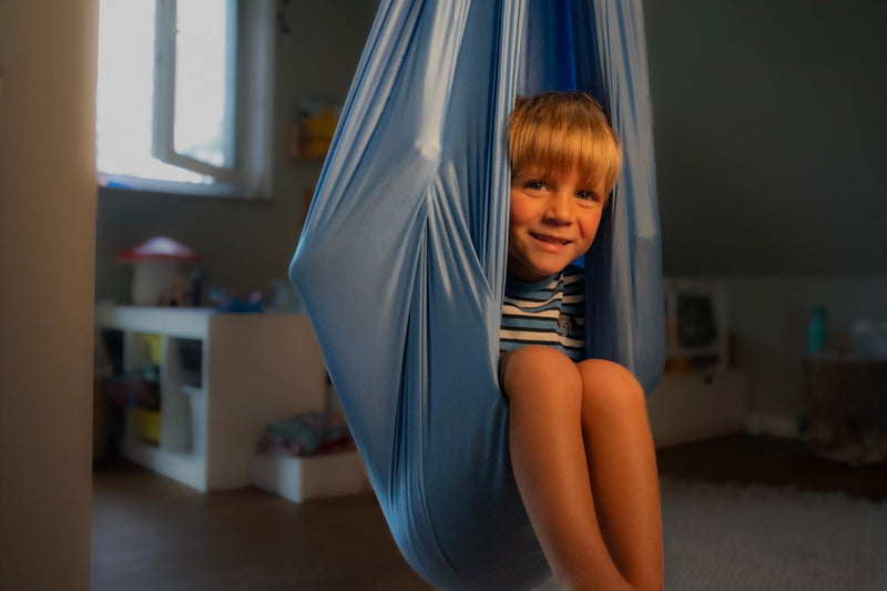 Nubbli Therapieschaukel hält zwei Kinder gleichzeitig
